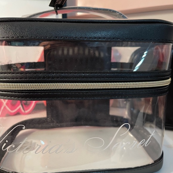VICTORIAS SECRET 4 piece makeup travel bag set - Picture 3 of 4